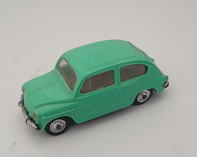 Norev 1:43 plastic series 61 Fiat 600 bright green nice conditions vintage model car