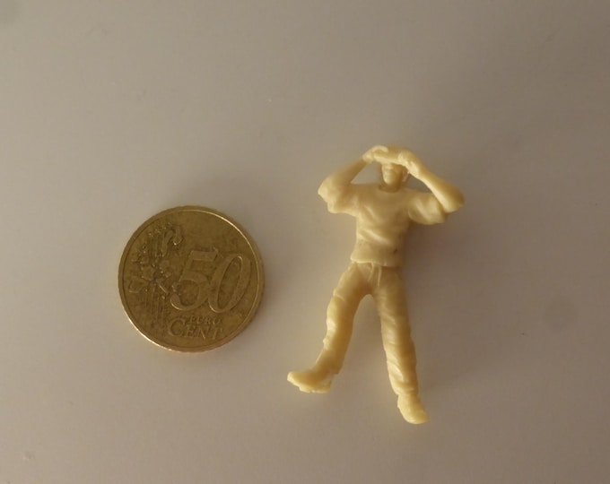 1:43 resin figurine young man with pocket camera (to paint) GMF019