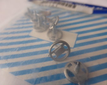 1:43 scale white metal steering wheels for Porsche and other GT cars of the 80s (pack of 8) Tron SP61