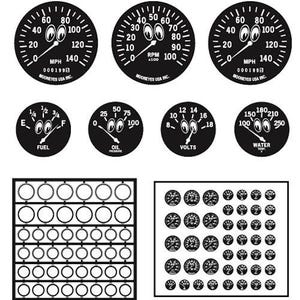 Könnte beinhalten: Schwarz-weiße Kfz-Anzeigen, darunter Tachometer, Drehzahlmesser und Anzeigen für Kraftstoff, Öldruck, Volt und Wassertemperatur. Die Anzeigen haben ein einzigartiges Cartoon-Augen-Design und sind beschriftet.
