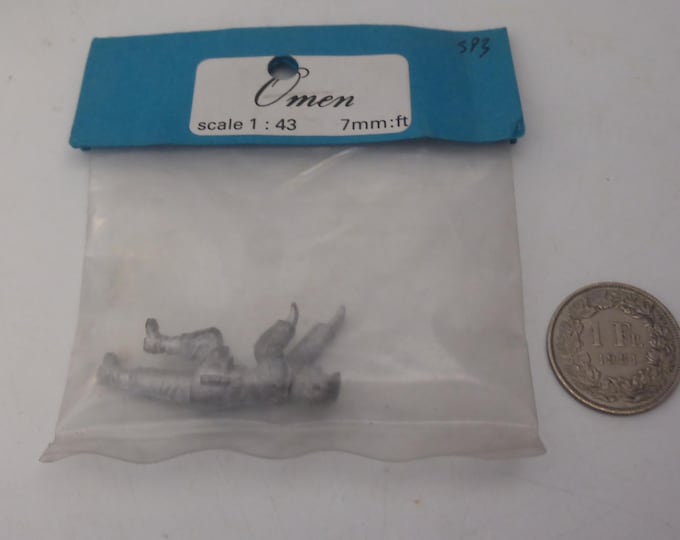 1:43 fireman climbing Omen figurine in white metal to paint (SP3)