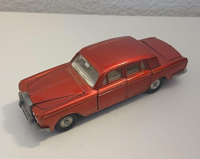 Dinky Toys GB 158 Rolls Royce Silver Shadow in metallic red with white interiors 1:43 vintage diecast model