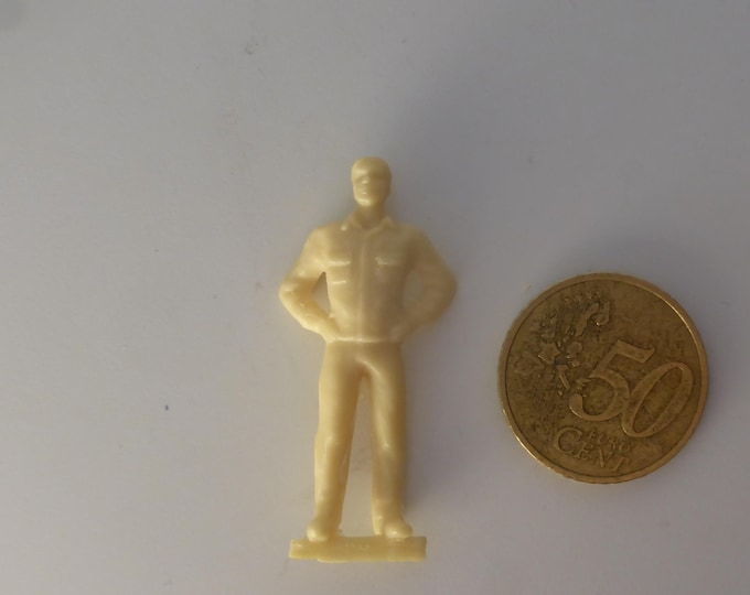 1:43 resin figurine man with jacket standing (to paint) GMF013