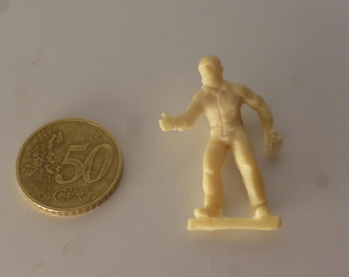 1:43 resin figurine mechanic coming to the car (to paint) GMF024
