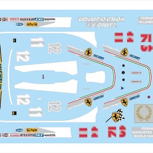 Puede incluir: Hoja de calcomanías para un coche de carreras Ferrari 312T4, con texto que incluye "CAMEO F1 WORLD CHAMPION" y "FERRARI 312T4 VILLENEUVE 1979". Incluye logotipos de Michelin, Agip y Ferrari, con los números 12 y 71.