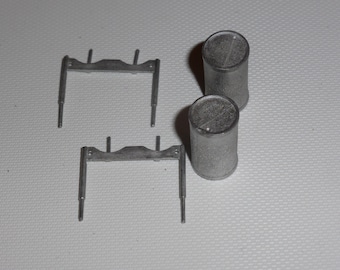 white metal barrels with supports for 1:43 scale dioramas etc. Carrara SP12