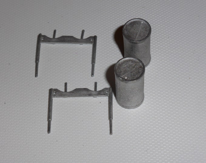 high quality white metal barrels with supports for 1:43 scale dioramas etc. Carrara SP12