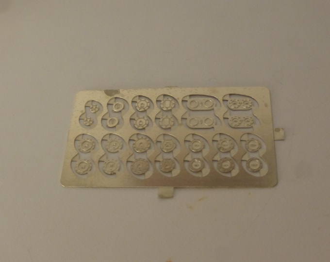 1:43 photoetched set tank filler caps for competition cars (many shapes)