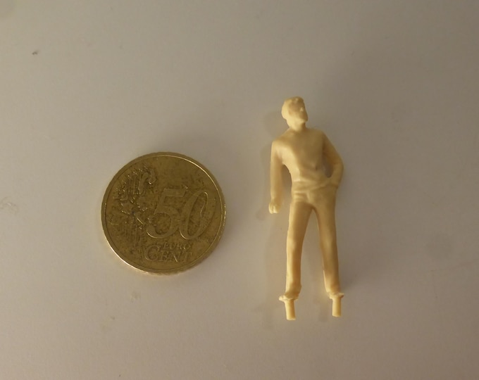 1:43 resin figurine man with pullover standing (to paint) GMF017