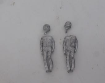 1:43 standing racing drivers with overall and integral helmet 70-80s (pack of 2, white metal) Tron D02