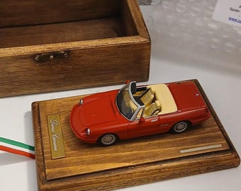 Alfa Romeo Duetto Spider 1990 in red special edition CARRARA Models 1:43 factory built CM43B-13E
