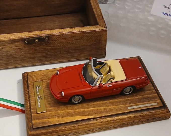 Alfa Romeo Duetto Spider 1990 in red special edition CARRARA Models 1:43 factory built CM43B-13E