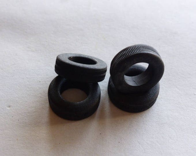 Set of 4 tires, threaded - Model car accessories - Scale model tires - 1:43 mm 4.3x13.5x7.4 #432