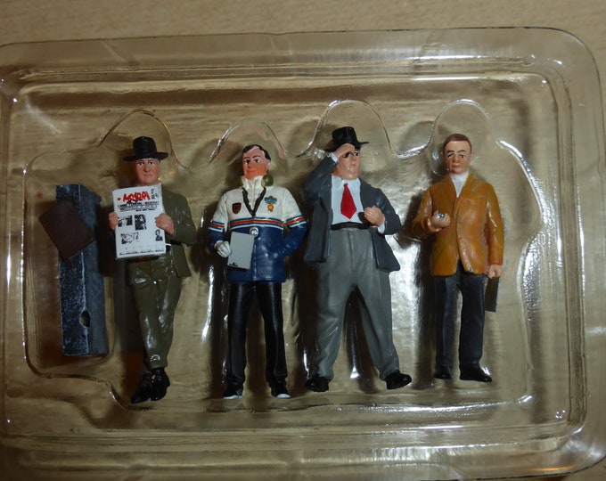 set of 4 resin handpainted 1:43 figures Enzo Ferrari Alfred Neubauer Norbert Singer John Wyer Le Mans Miniatures COFLM143002M