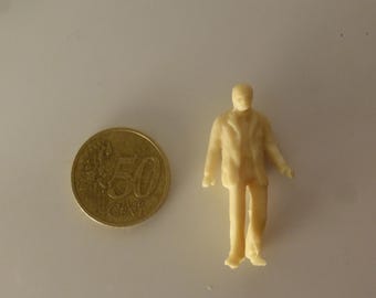 1:43 resin figurine man with jacket and tie standing (to paint) GMF021