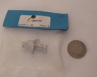 1:43 fireman driving Omen figurine in white metal to paint (SP1)