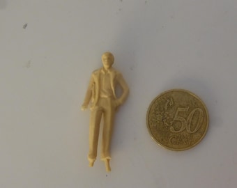1:43 resin figurine man with jacket standing (to paint) GMF012