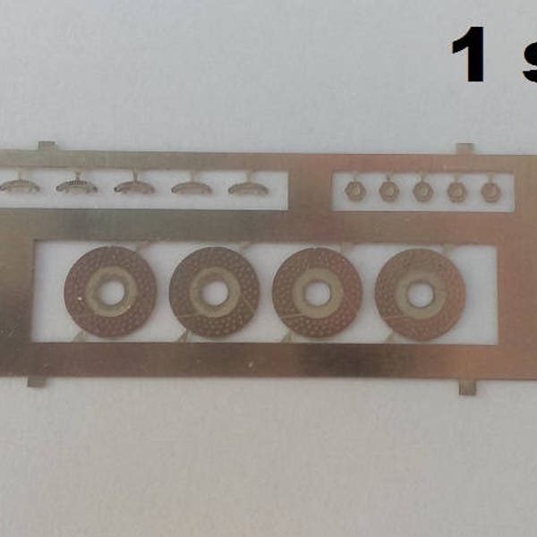 Pack with 4 brake discs, calipers and wheel nuts for 1:43 scale models - Discs diameter = 8mm