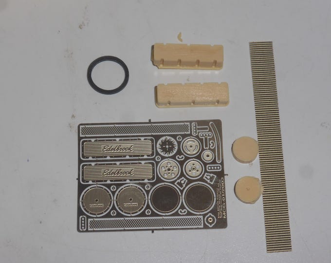 1:24 resin and photoetched Edelbrock Engine Dress Up Kit (Big Block Chevy/Dual Air Cleaners) The Model Car Garage 2239