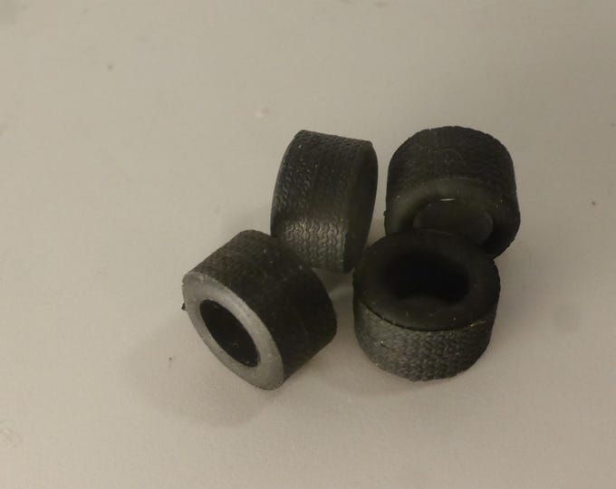 1:43 scale set of 4 treaded tires for F.1 and big sport prototypes mm 15.45x9.78 GMT004