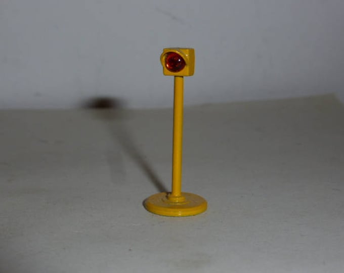 high quality white metal traffic light (1 orange light - yellow colour) REMEMBER Models TK81 1:43
