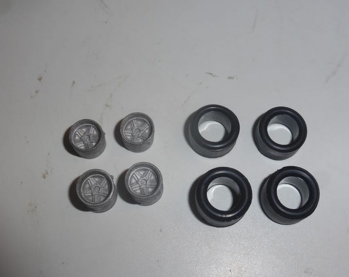 1:43 white metal 5-spokes wheels (and rubber tires) for Sport Prototypes of the 70s (Posche, Ferrari, Lola etc) FDS production #17