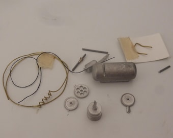 1:43 white metal and metal kit for air compressor ideal for dioramas etc. Carrara SP14