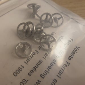 1:43 scale three-spoke steering wheels for Ferrari of the 60s etc (pack of 10, white metal) Meri Kits P15