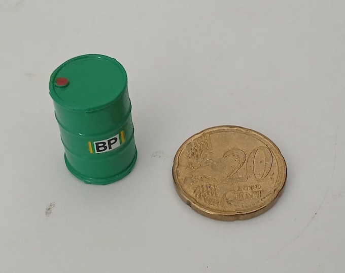 1:43 resin barrell (green, BP) for dioramas etc hand painted decalled and ready for display