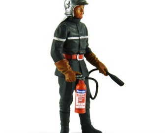 Contemporary fireman also for racing dioramas 1:18 high quality figure Le Mans Miniatures FLM118030