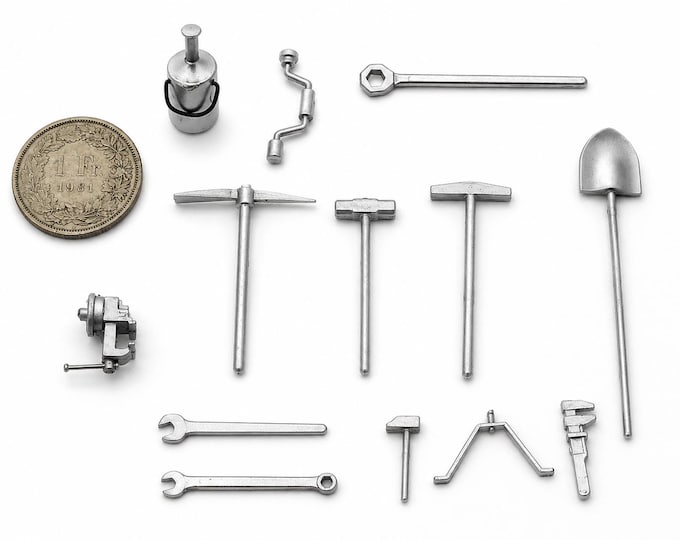 1:24 Scale Workshop Tools Set Plastic Garage Accessories Wrenches Hammers Shovel Bench Vise Diorama Parts