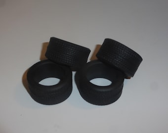 Set of 4 treaded tires for GT and sportscars mm 28.75x15.15 1:24 and the like GMT002