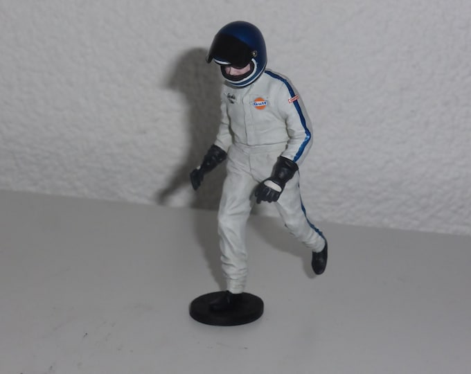 Jacky Ickx walking towards his car in Le Mans 1969 1:18 high quality figure Le Mans Miniatures FLM118047