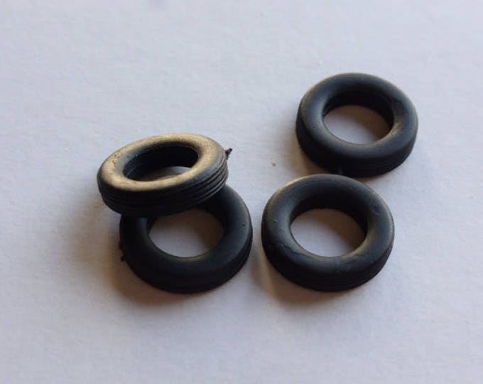 Set of 4 tires, threaded - Model car accessories - Scale model tires - 1:43 tires - 3x13.1x7.8mm - #4341