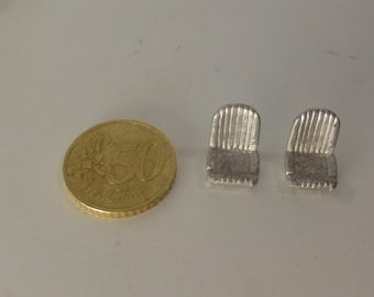 1:43 white metal seats (pack of 2) for touring and GT cars of the 50s/60s including Ferrari Maserati etc.