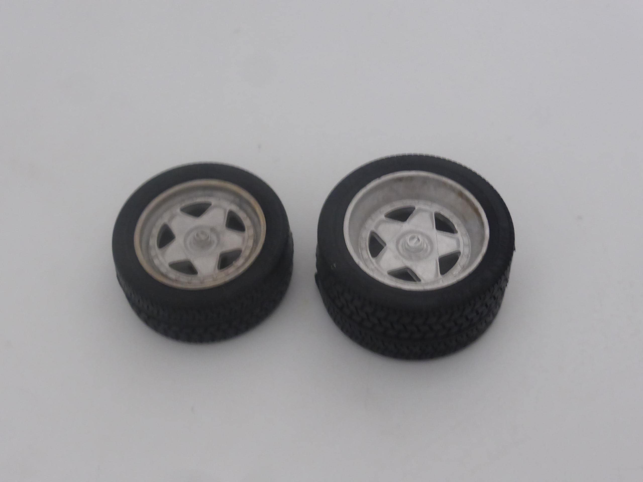 1:24 white metal Cromodora-type wheels, tires and polycaps for Ferrari ...