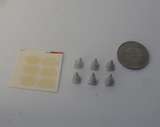 1:43 white metal traffic cones (6x) for road and racing venues Mini Racing
