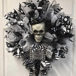 Creepy Skull Front Door Wreath, Halloween Wedding, Black and white skull, Gothic Halloween Wreath, Trick or Treat, Steampunk