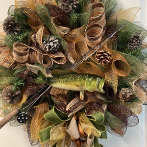 decorative fishing lures for wreath making Wreaths With Fishing Theme