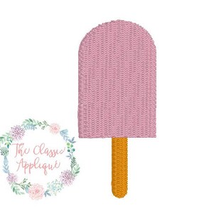 Pode incluir: Um picolé rosa com um palito amarelo. O picolé é um design simples com uma parte superior arredondada e uma parte inferior plana.