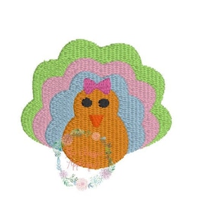 Peut inclure: Motif de broderie de dinde avec une queue colorée verte, rose et bleue. La dinde a un corps orange, un nœud rose et une couronne florale. Idéal pour les projets de broderie.