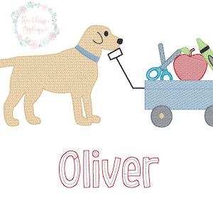 Può includere: Design ricamato con un cane Labrador color marrone che tira un carrello azzurro chiaro pieno di materiale scolastico. Il carrello contiene forbici, una mela e un pastello. Il nome "Oliver" è scritto sotto.