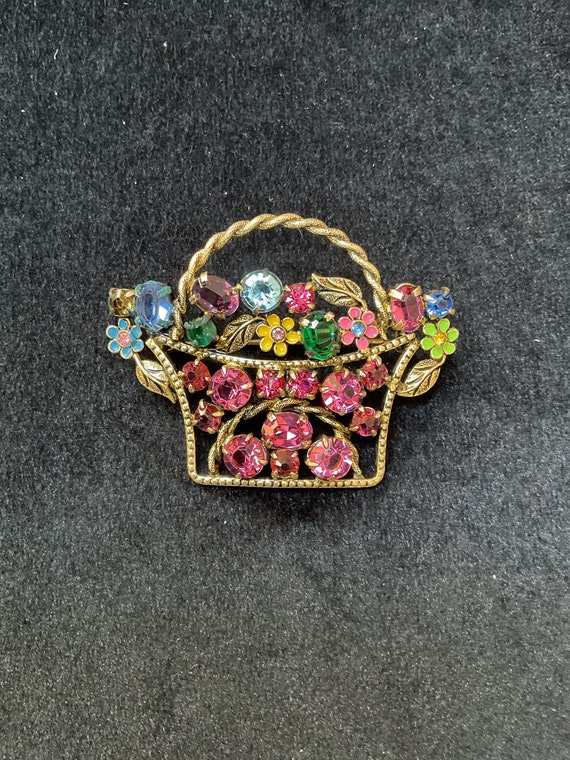 Pin  flower basket. Very colorful.