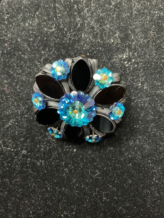 Very colorful crystal pin black and blue