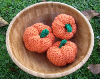 Décoration d'Halloween. Citrouilles au crochet. Orange, noir, or. Action de grâces. Lot de 3 ou 6 citrouilles. 3 tailles. Amigurumi. Décoration de table. Cadeau.