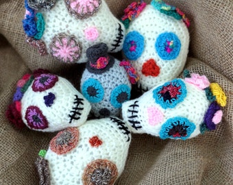 Crocheted sugar skull amigurumi. Day of the dead, Día de los Muertos. Halloween decorations.