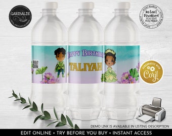 Puede incluir: Etiquetas para botellas de agua con una princesa y un príncipe en un entorno de fantasía con el texto "Happy Birthday Taliyah". Las etiquetas están diseñadas para una fiesta de cumpleaños y se pueden personalizar con el nombre "Coril".
