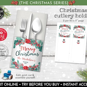 Puede incluir: Plantilla de porta cubiertos de Navidad imprimible con un diseño de acuarela verde y rojo. La plantilla incluye el texto "Feliz Navidad" y un nombre y año personalizables. La plantilla está diseñada para imprimirse en papel de 8,5 x 11 pulgadas y recortarse para crear dos porta cubiertos.