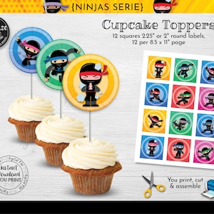 Puede incluir: Toppers para cupcakes imprimibles con ninjas en varias poses. Los toppers son cuadrados de 2,25 pulgadas o redondos de 2 pulgadas y vienen en un juego de 12. El texto "{NINJAS SERIE}" y "Cupcake Toppers" está en la parte superior de la imagen. El texto "12 cuadrados de 2,25" o 2" etiquetas redondas, 12 por página de 8,5 x 11" está debajo del título. El texto "Usted imprime, corta y ensambla" está en la parte inferior de la imagen.