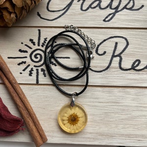 White Daisy Resin Necklace